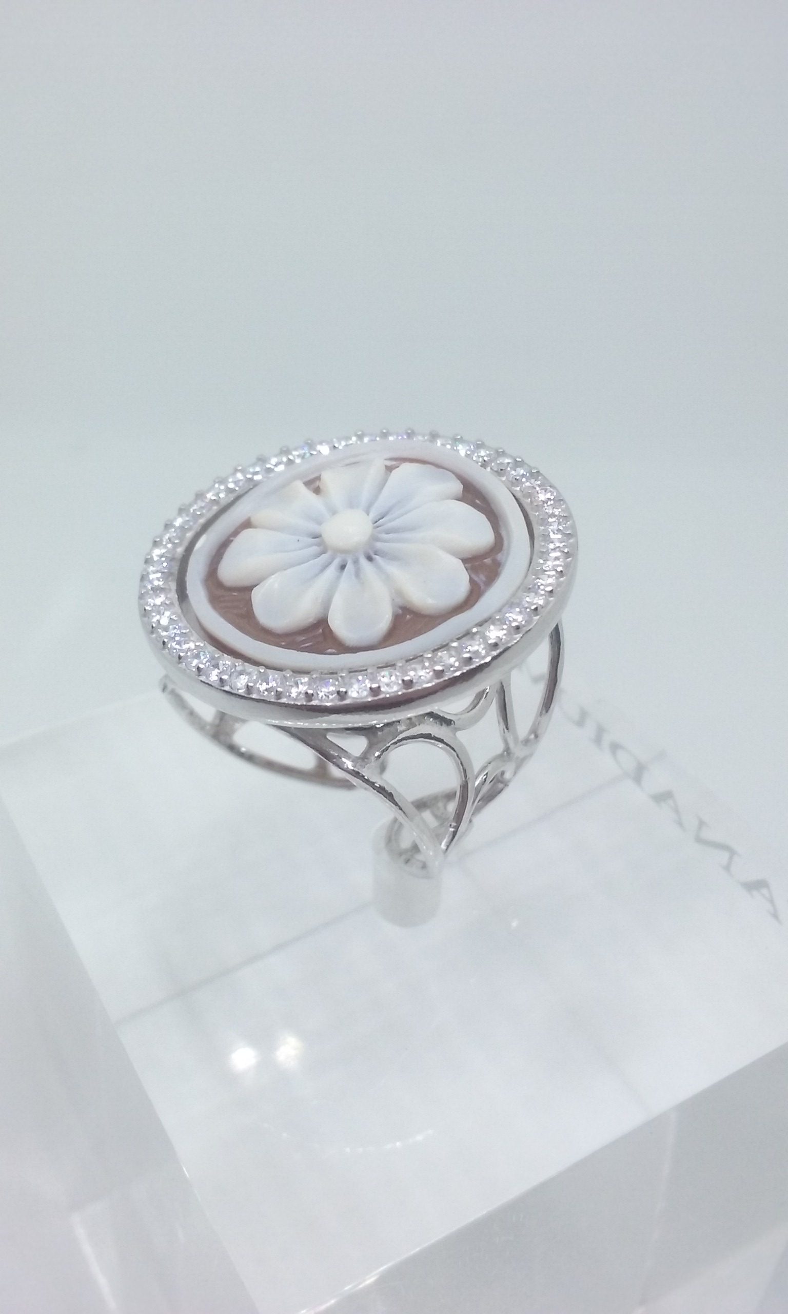 Anello cammeo hotsell fiore