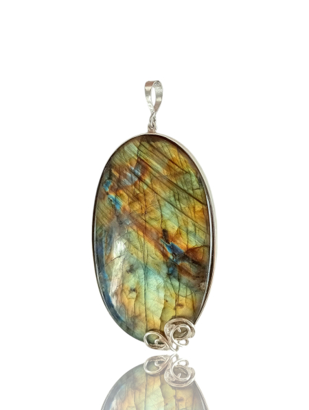ciondolo con grande labradorite