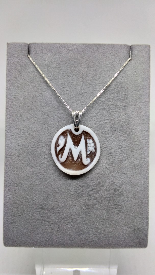Iniziale cammeo con catenina in argento l'arte