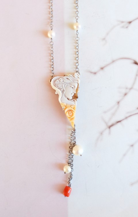 collana driope cammeo e perle