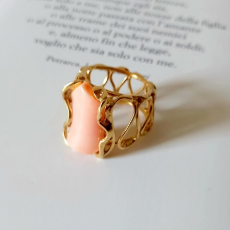 anello di corallo rosa