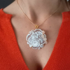 ciondolo in argento con cammeo e fiori