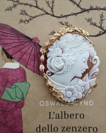 ciondolo in argento dorato con cammeo
