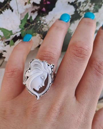 anello con cammeo con volto di donna cleopatra