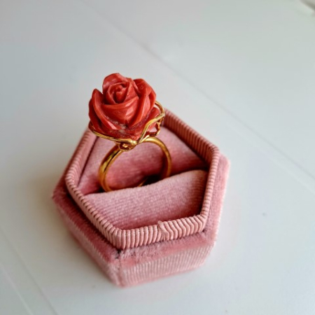 anello argento dorato e rosa di corallo