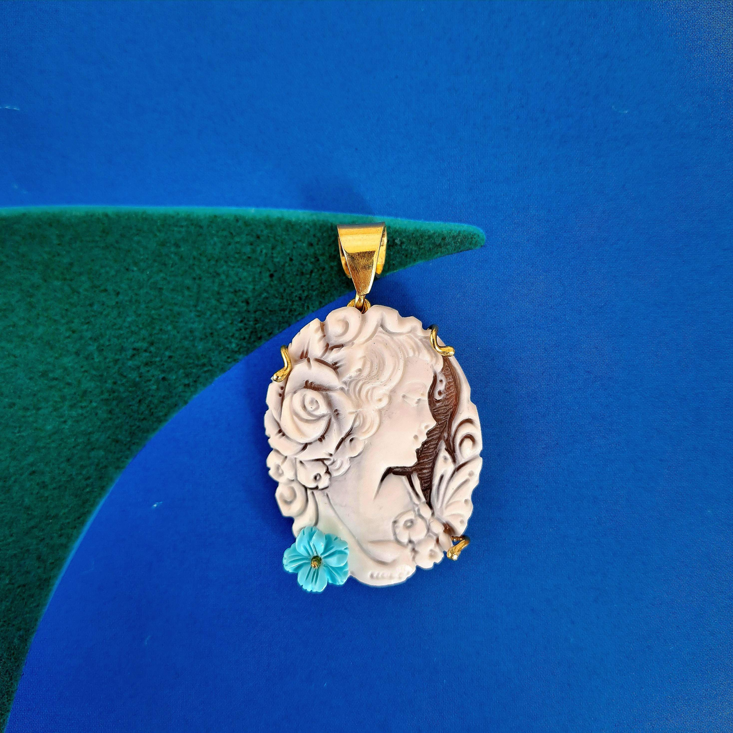 Collana con Cammeo a Fiore · See Pompeii Collana con Cammeo a Fiore · See Pompeii