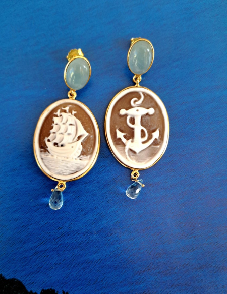 orecchini cammei con ancora e veliero in argento dorato