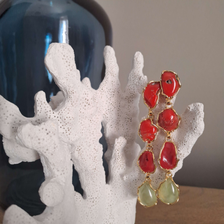 orecchini corallo rosso e pietre di prenite verde