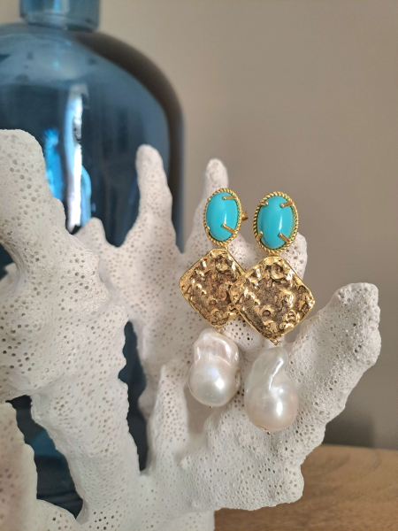 orecchini con cabochon di pasta di turchese e perle barocche