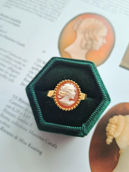 anello cammeo conchiglia corneola ovale e argento dorato