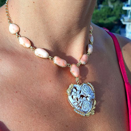collana con pendente a cuore e corallo rosa