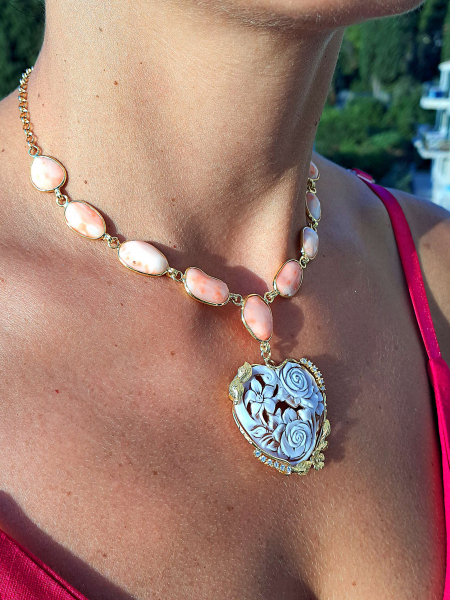 collana con pendente a cuore e corallo rosa