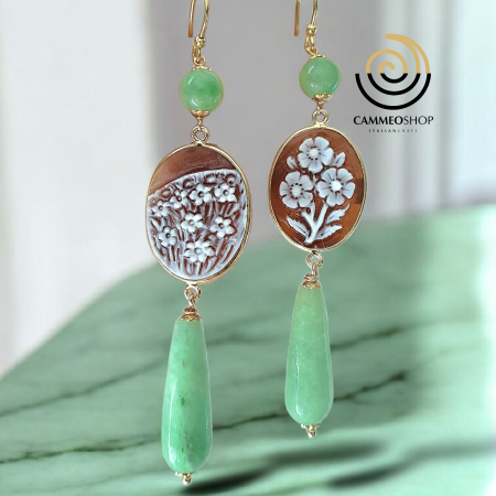 orecchini lunghi con cammei ovali e pietre verdi
