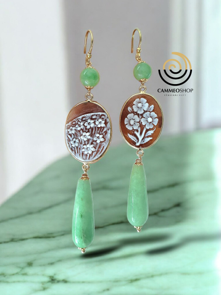 orecchini lunghi con cammei ovali e pietre verdi