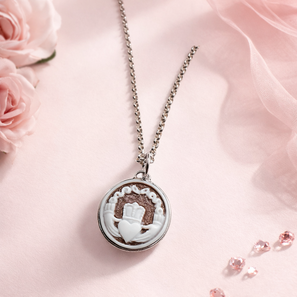 Ciondolo cammeo Claddagh 