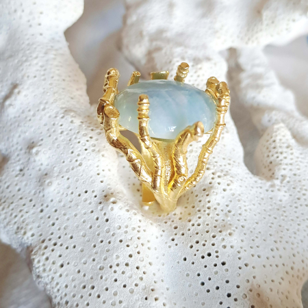anello con cabochon di acquamarina
